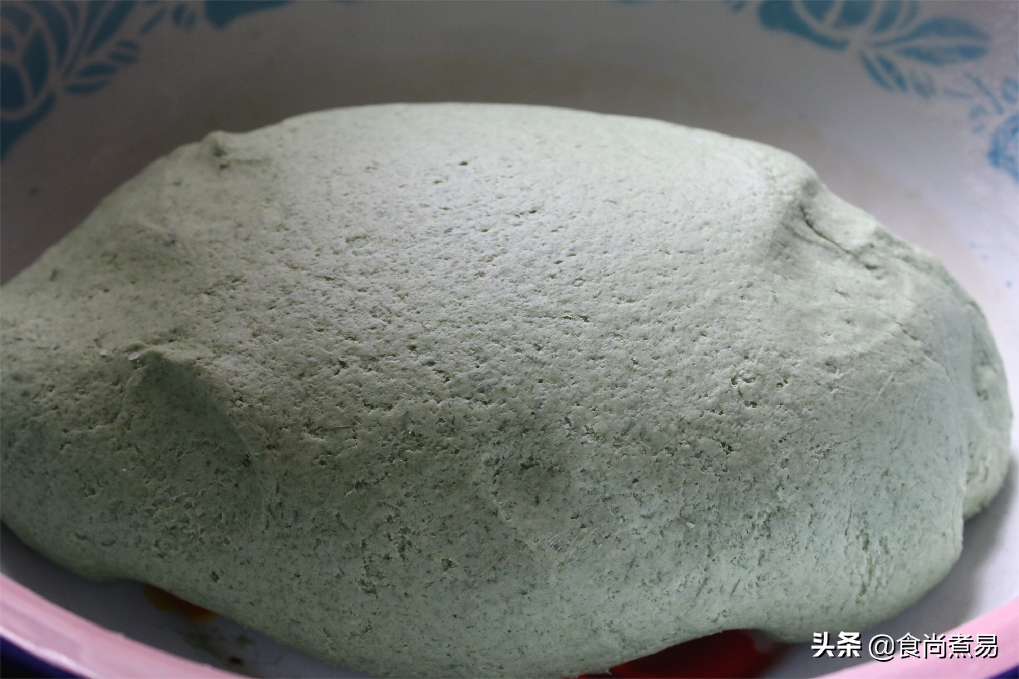 艾粄用开水还是凉水揉面,客家艾粄的传统做法