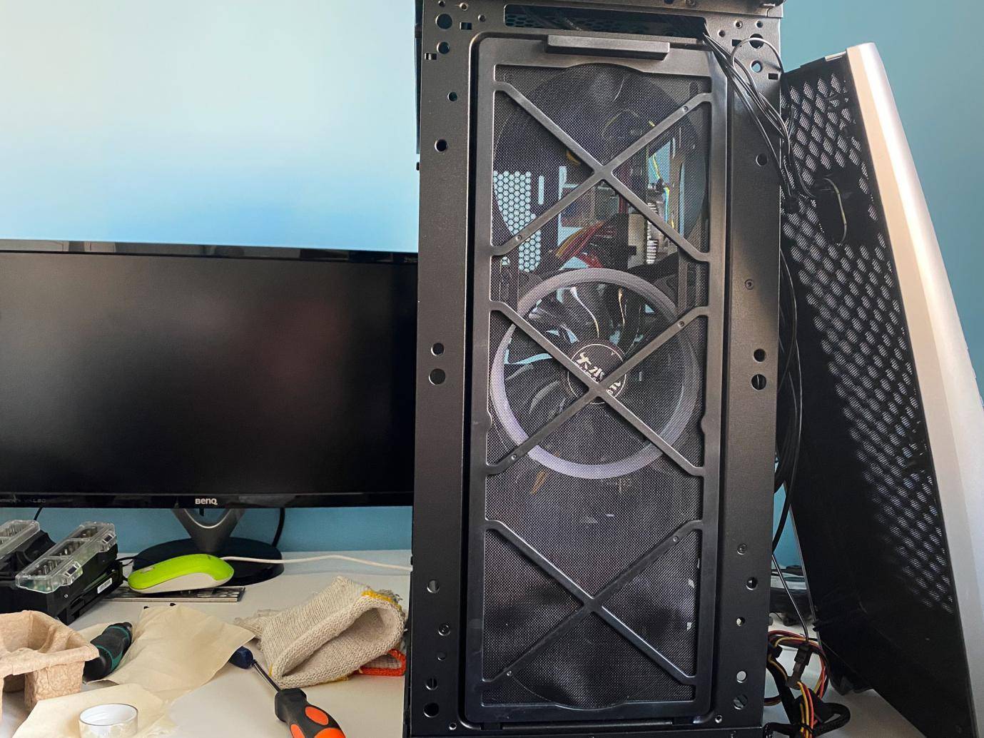 换cpu和主板电脑里的东西还有吗,电脑系统是装在主板还是cpu上