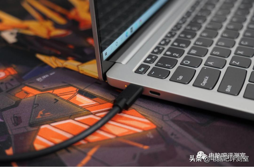 24寸带鱼屏显示器推荐,26寸带鱼屏显示器