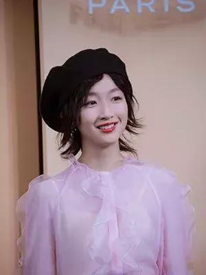 哪种颜色的口红适合夏季 (阿玛尼口红哪个颜色适合夏季)