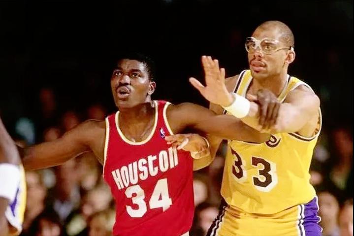 NBA上古巨星传-哈基姆·奥拉朱旺！虚晃迷踪步，大梦方初醒