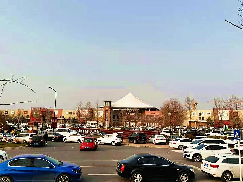 郑州杉杉奥特莱斯免费停车,郑州杉杉奥特莱斯停车位