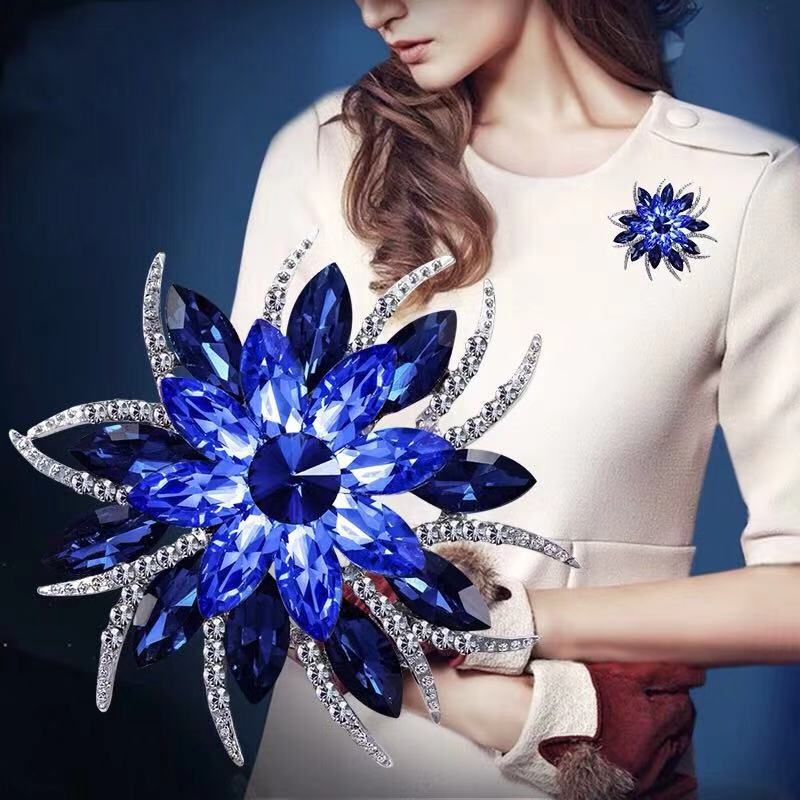 别上一枚胸针，让你温婉精致有气质