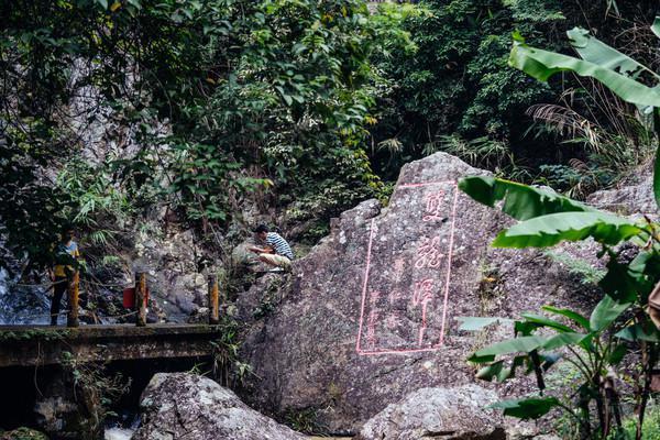 来大山里呼吸负氧离子,肇庆龙潭生态瀑布