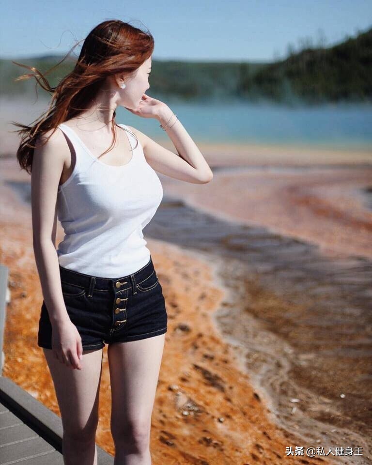 在家哑铃经典8个动作,6个哑铃训练动作打造饱满臀部