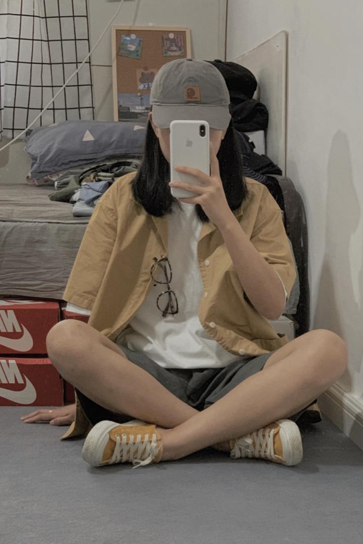 牛仔衬衫叠穿哪种款式和颜色适合,灰色衬衫怎么搭配出高级感叠穿