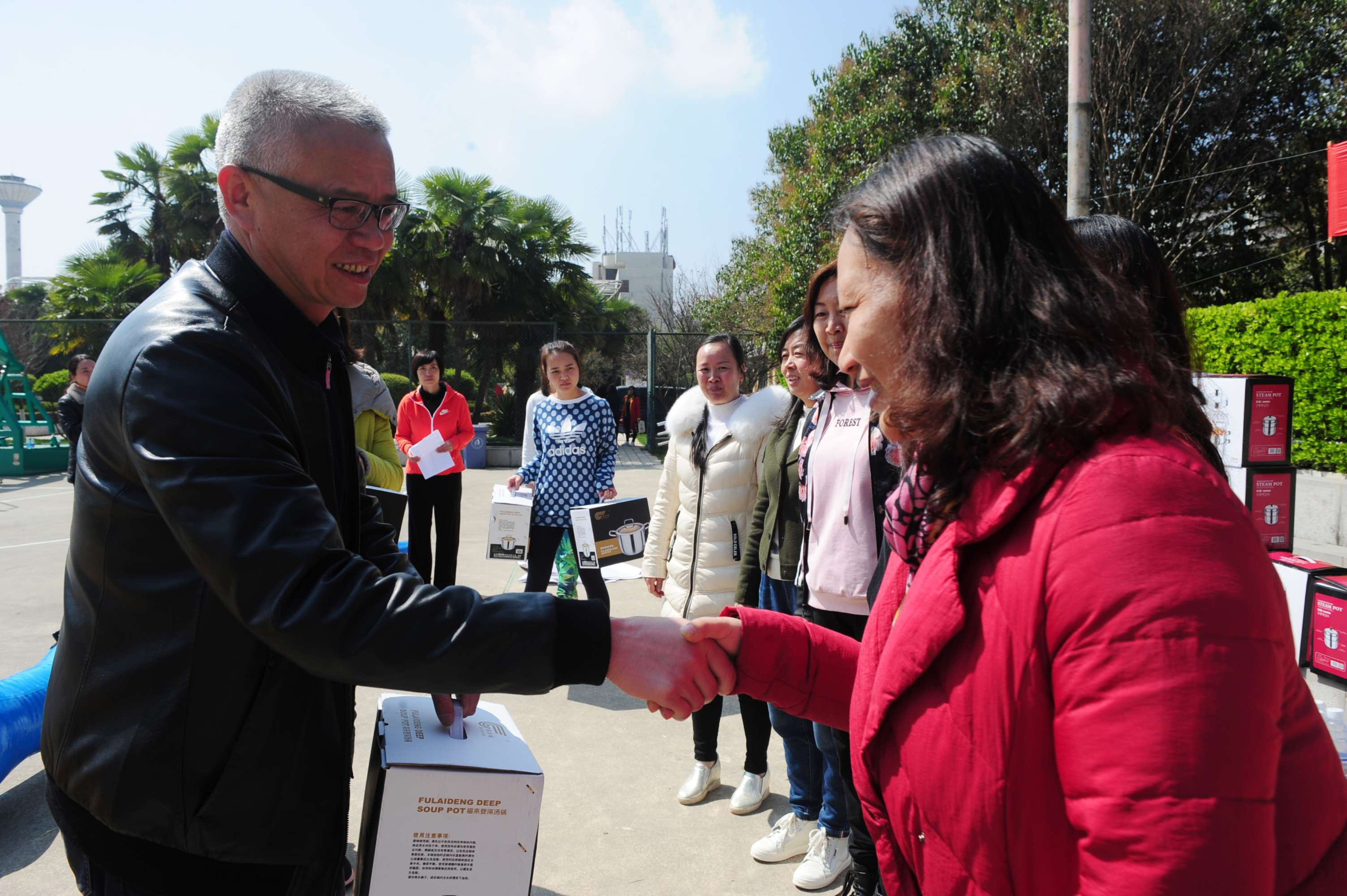 烟草公司,给小区保安买什么烟合适