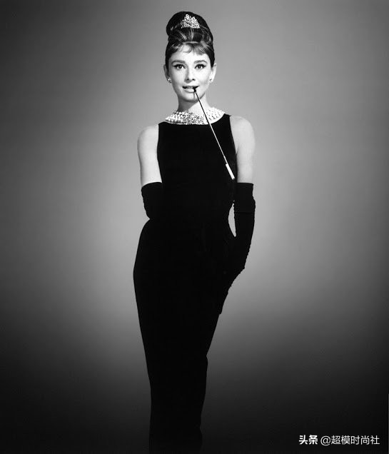 香奈儿老佛爷穿搭,盘点香奈儿老佛爷设计的包款