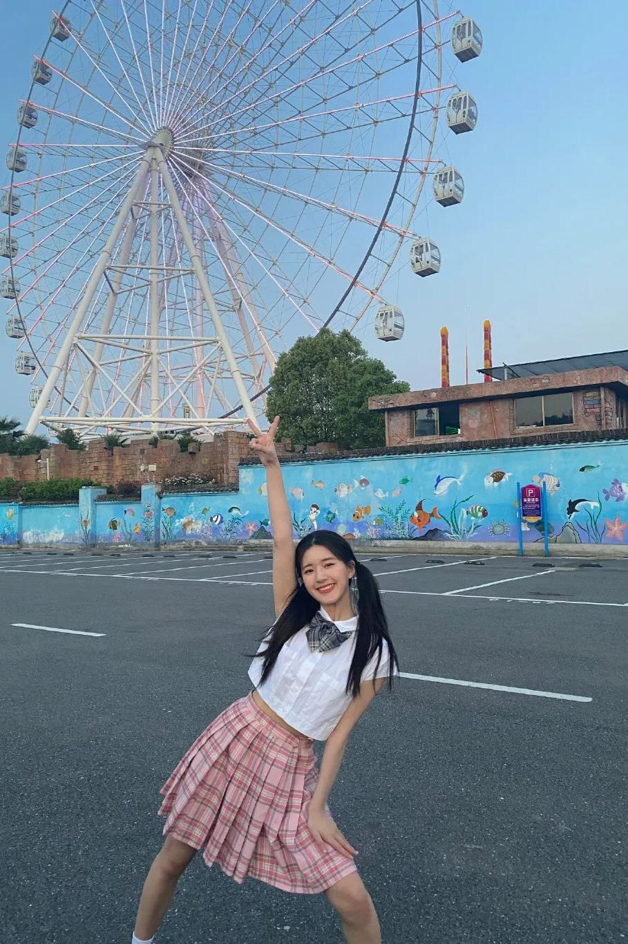 36岁圆脸扎什么发型减龄,胖圆脸适合的中长扎发教程