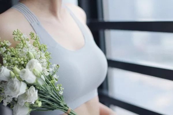 别再乱穿大衣了这样穿才是真高级,2019夏季穿搭牛油果绿