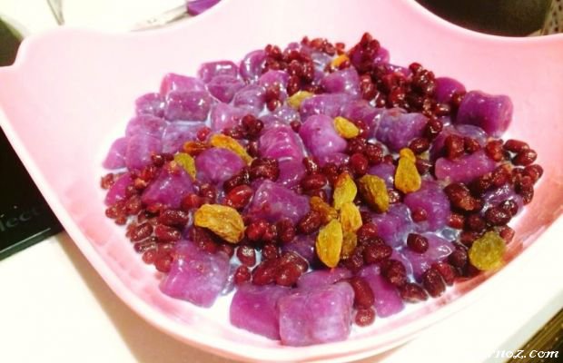 现在最流行的甜品，紫薯芋圆的做法，周末DIY个芋圆