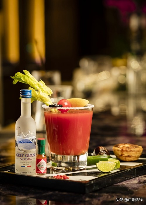 瑞吉酒店标志鸡尾酒,澳门瑞吉酒店马刀开酒