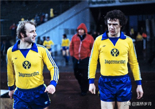 皇马和巴萨球衣广告,皇马赞助巴萨的球衣