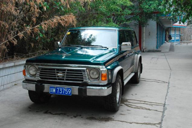 20款日产途乐越野改装实战,丰田陆地巡洋舰vs日产途乐越野