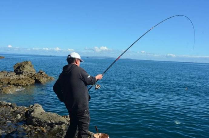海钓矶钓远投的正确方法,海钓矶钓技巧大全