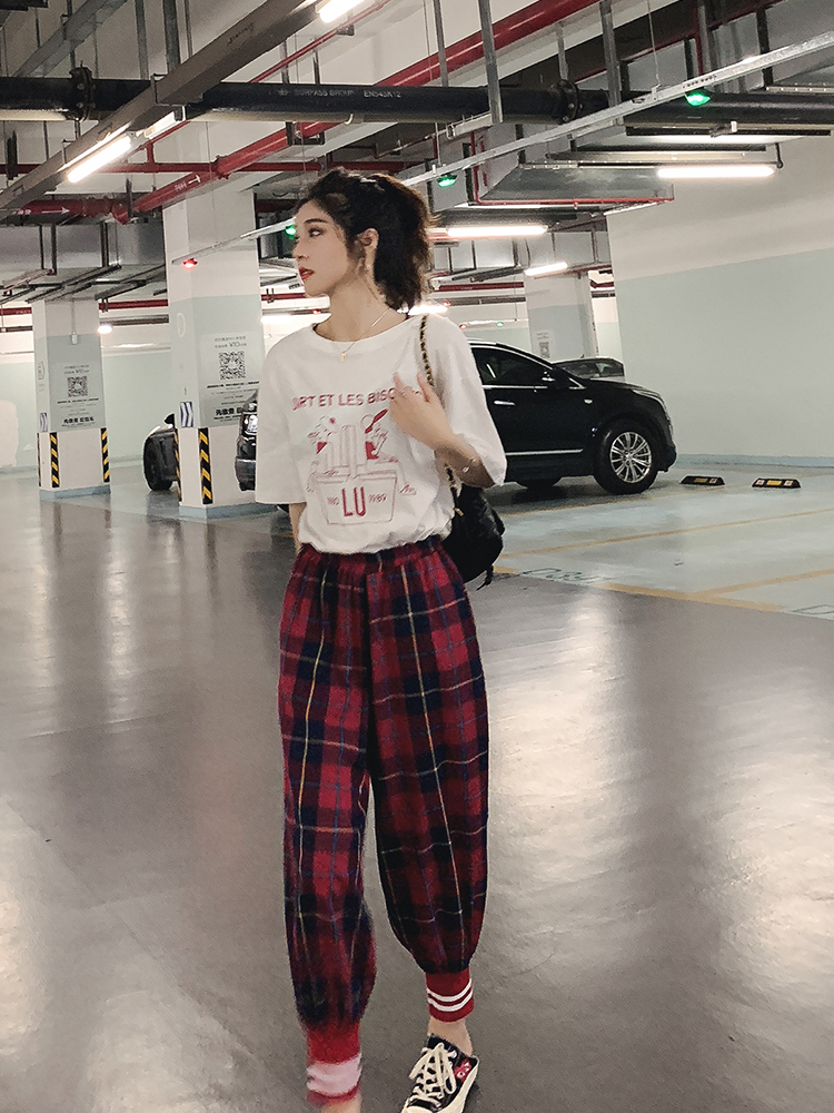 t恤牛仔裤怎么穿才能显得精致,t恤牛仔裤怎么穿出时尚感