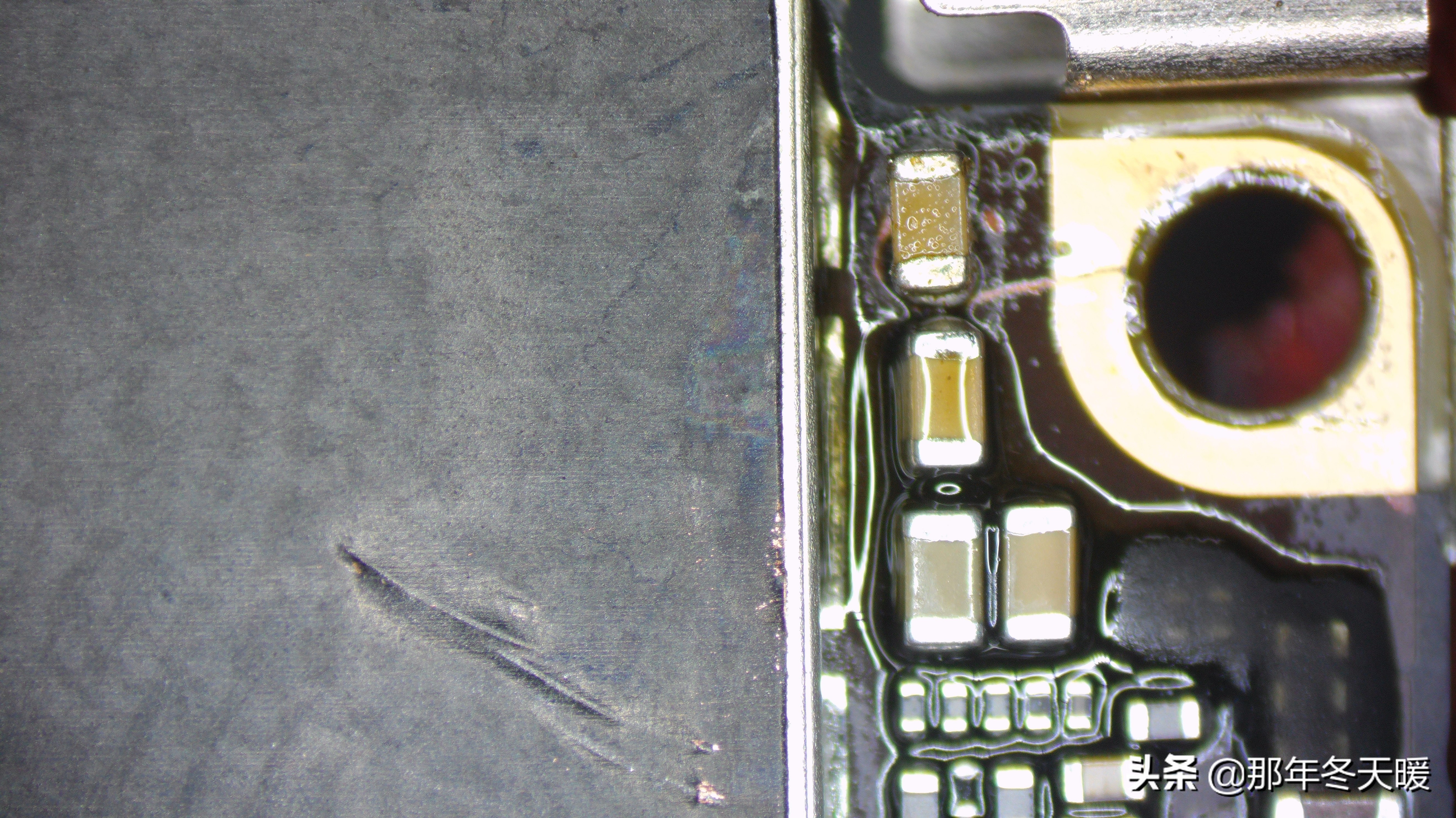 苹果7代进水导致花屏维修一例