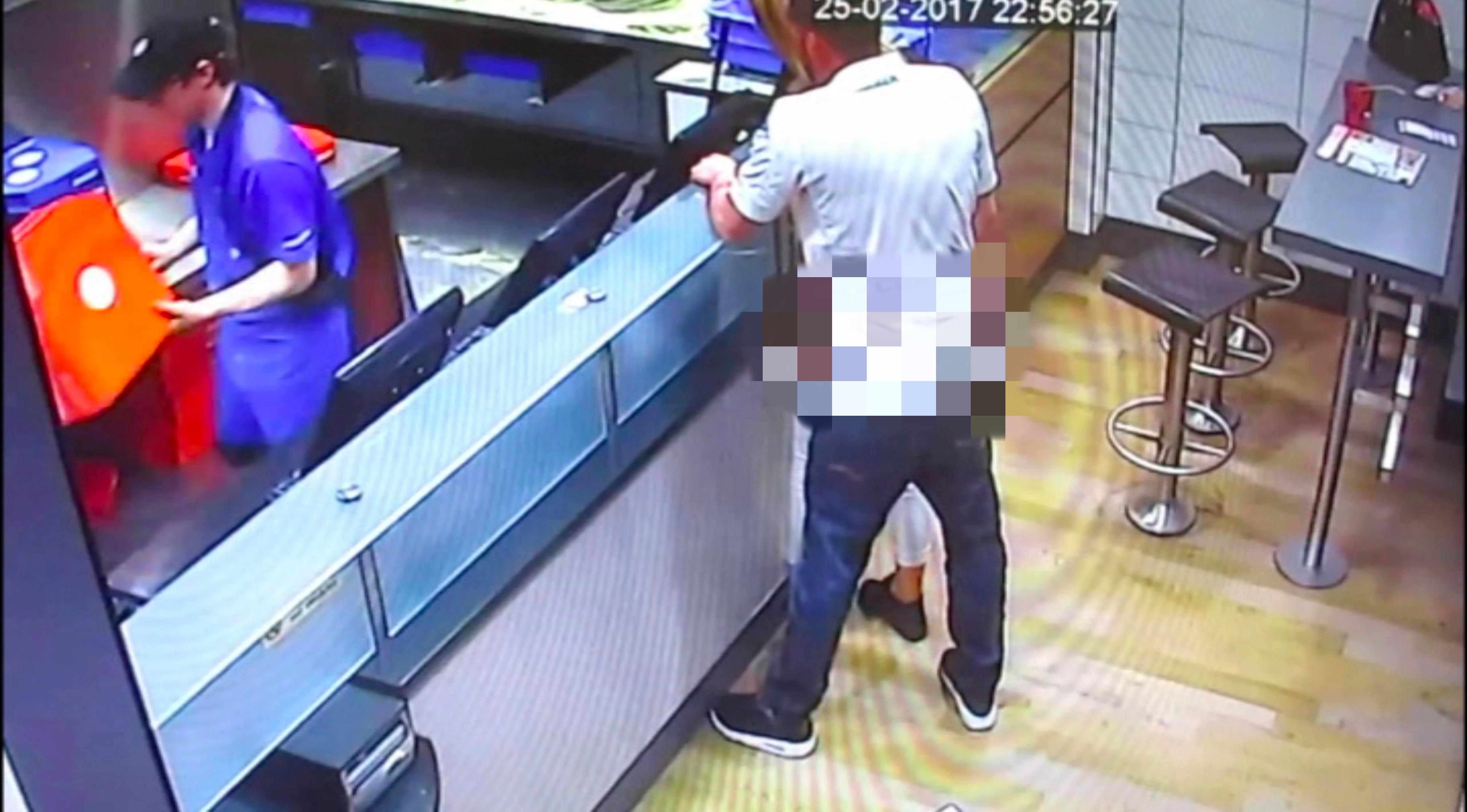 美国情侣酒后失德，旁若无人在披萨店发生关系，不雅视频疯传网络