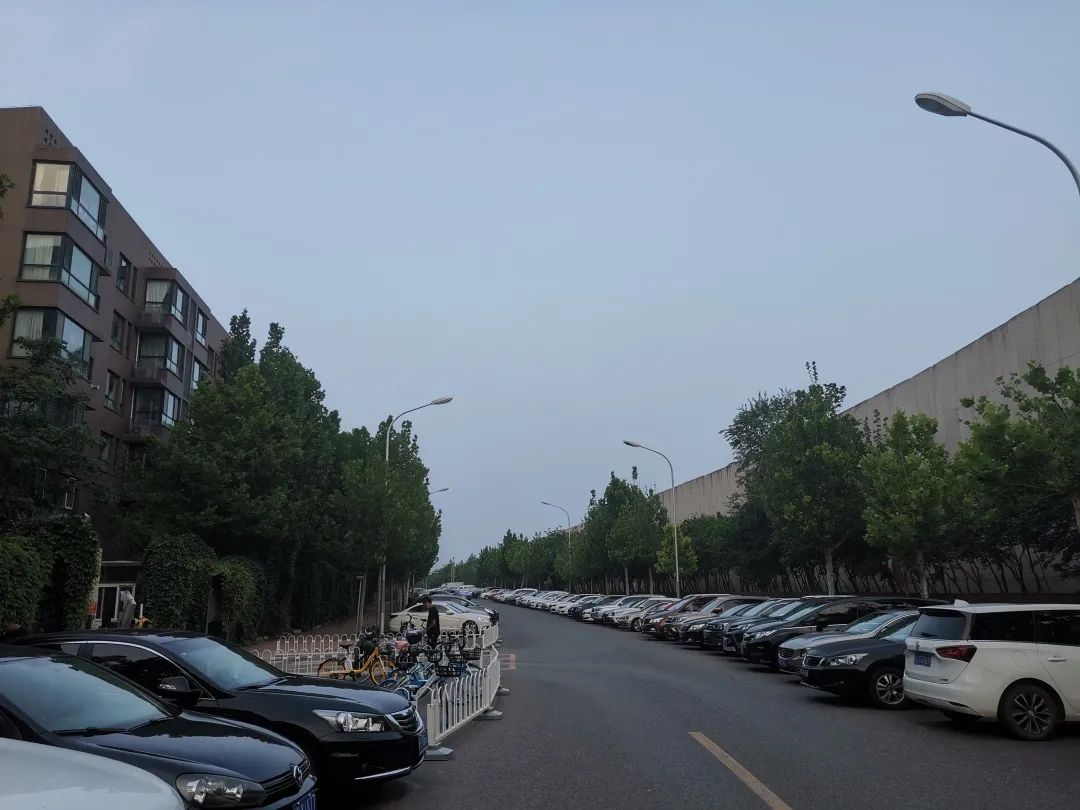 火车铁轨噪音装隔音窗,火车经过太吵隔音板真的隔音吗