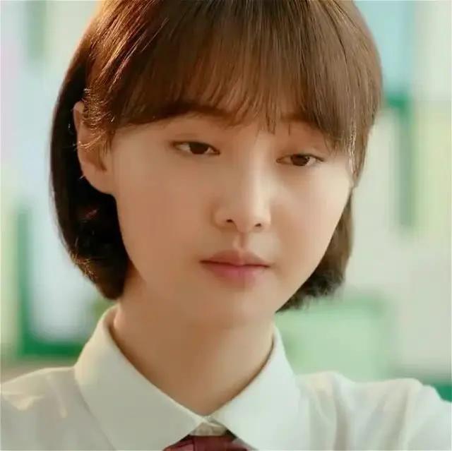 郑爽卖二手货抬价7倍，被嘲“中国明星第一卖手”冤不冤？