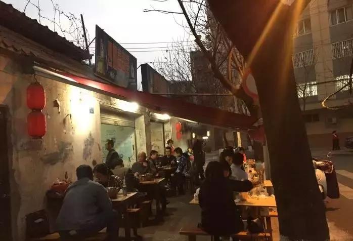 终于被我吃到了！这一锅90年代的麻辣烫，才是咱老成都挂念的市井味啊！