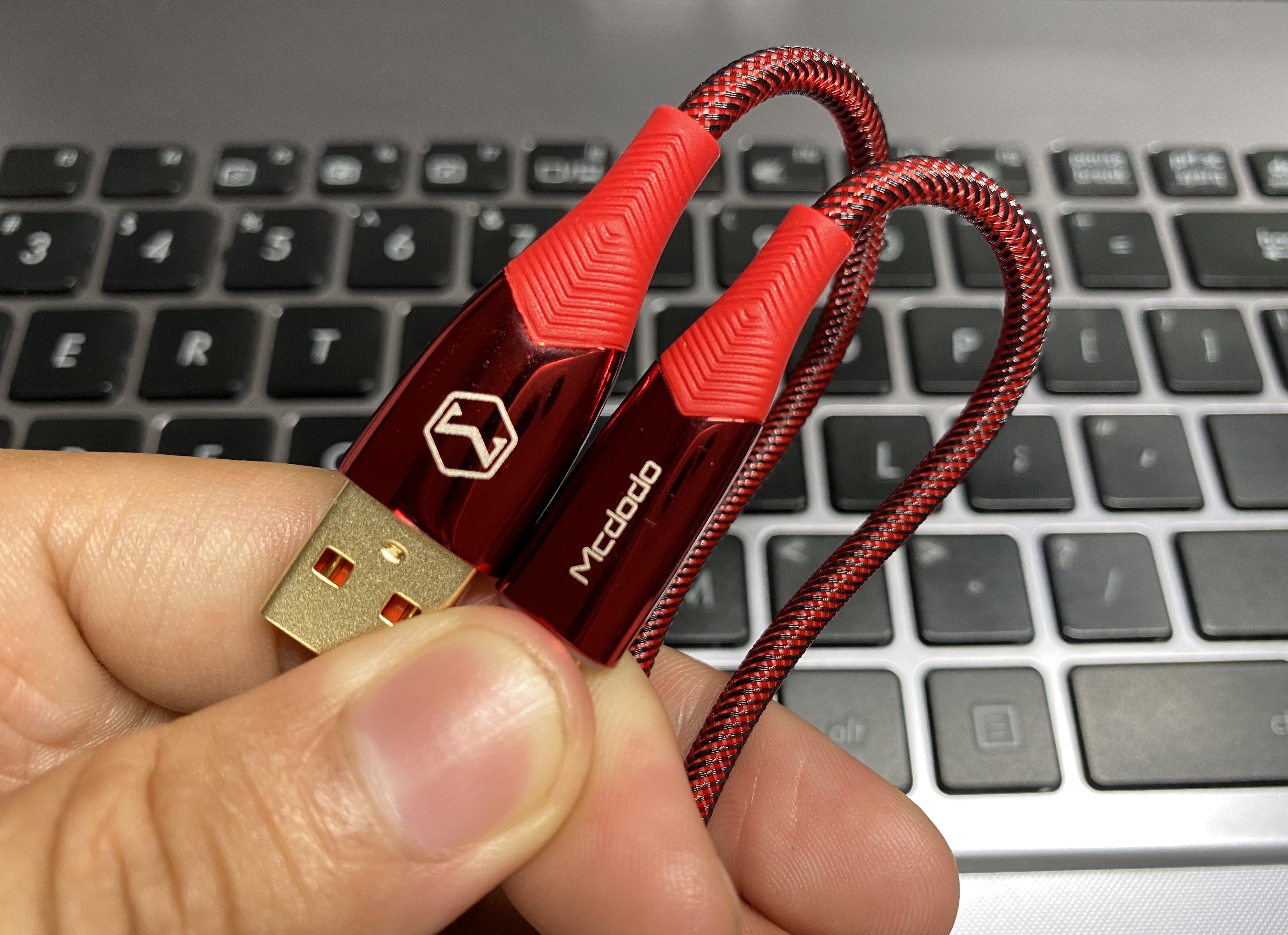 熄灯断电快充数据线,用自动断电的数据线充电