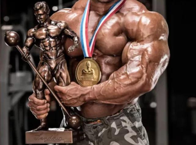 世界深蹲纪录最高的人,深蹲能达到400公斤的人有多强