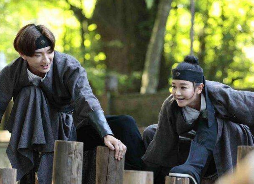 于小彤海陆相差多少岁,海陆真的和于小彤谈过恋爱吗