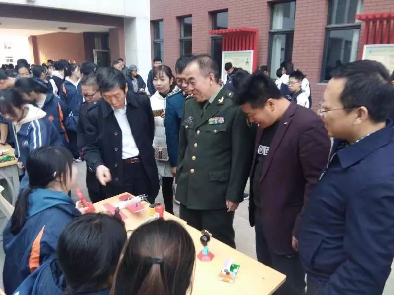 科技创造梦想 双拥共谱华章——太原市第二十七中