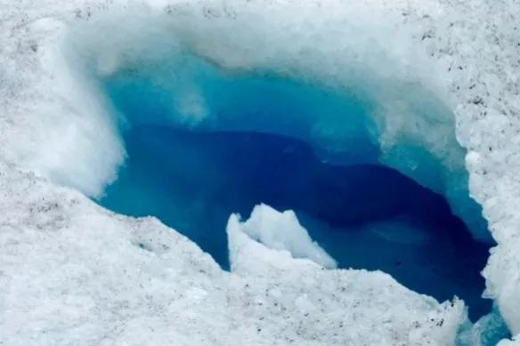 掉进冰窟窿怎么办,掉进冰窟窿怎么上来