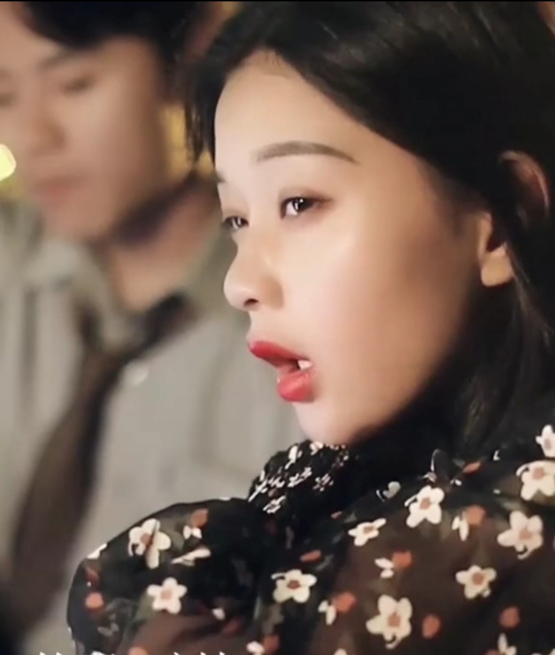 情侣间能做的100件浪漫的小事,情侣间做的100件浪漫事情