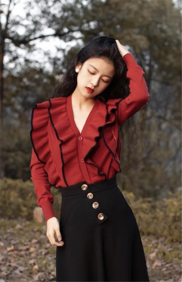 红色是秋冬最显气质的时髦的颜色,怎么把红色穿出不落俗套的时髦感
