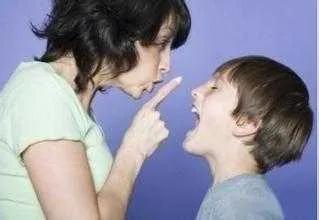 8岁小孩发脾气满地打滚,1岁半宝宝发脾气满地打滚