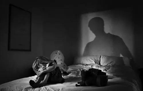 《以家人之名》女主来月经上热搜：性教育这堂课，不要让坏人来教