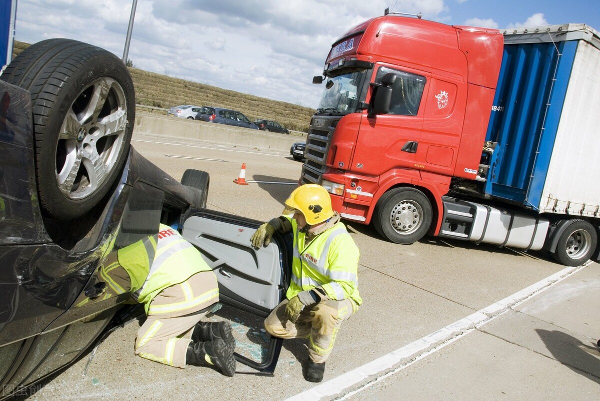交通肇事罪如何认定逃逸致人死亡,故意伤人且肇事逃逸应判多久