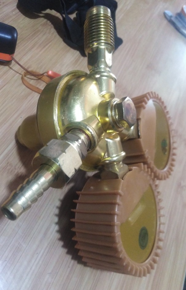 乙炔表各个部位名称,乙炔减压表结构说明