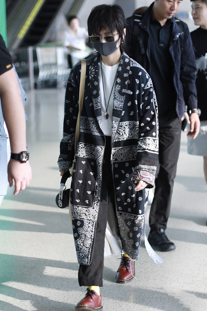 华晨宇周笔畅方大同阿兰综艺,周笔畅复古风服装