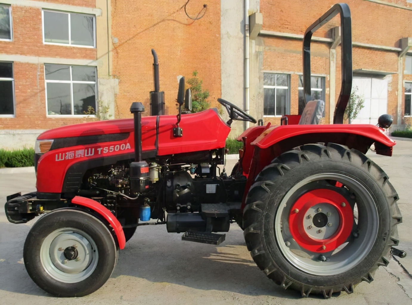 山东拖拉机市场排名,山东泰山504拖拉机多少钱一台