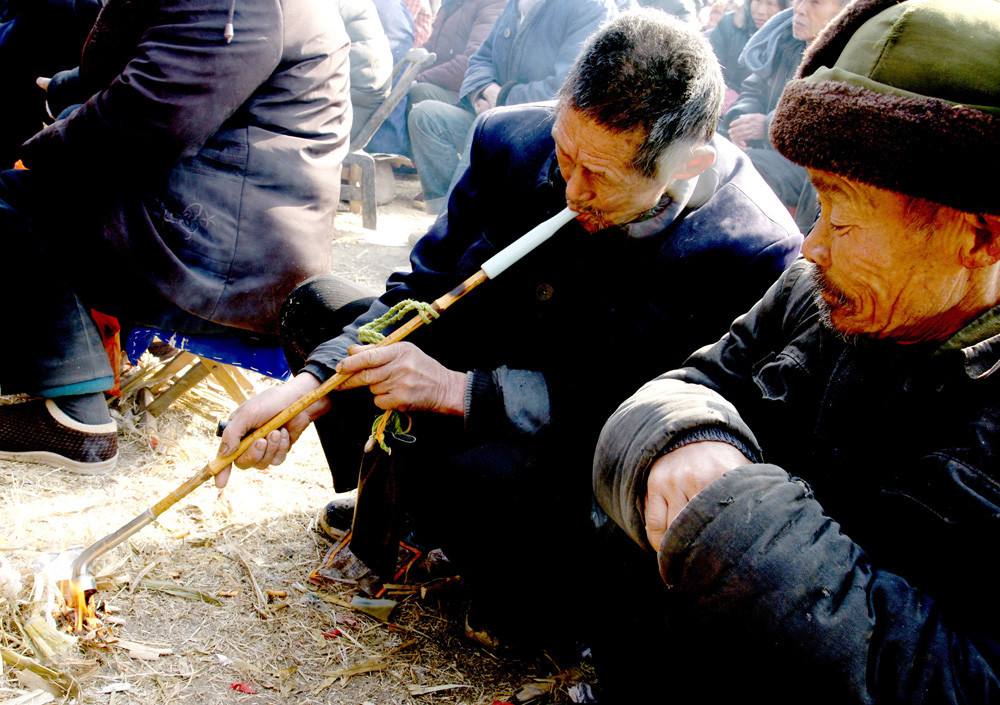 为什么老烟民也很长寿,老烟民抽不了烟了是好事吗