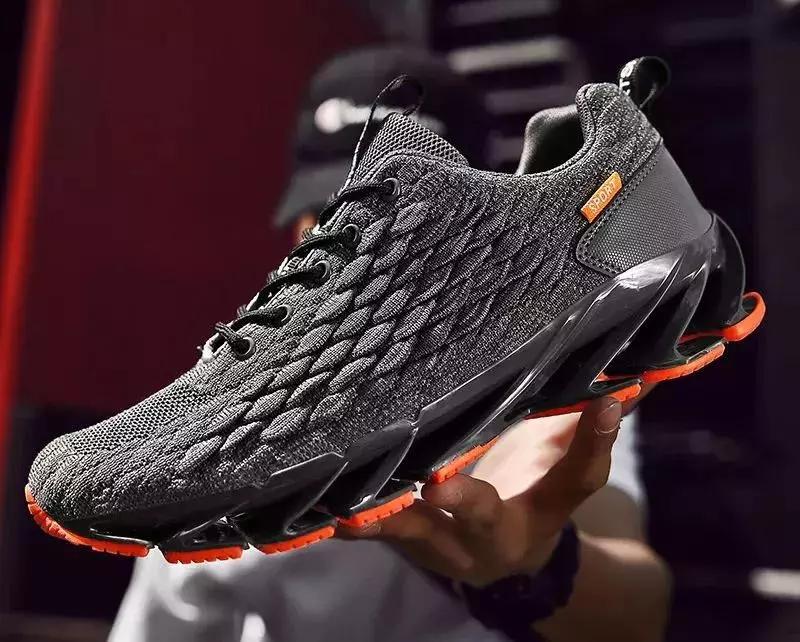 青铜价王者跑鞋！“第三代”国产刀锋鞋再升级，踩下去自动弹回来