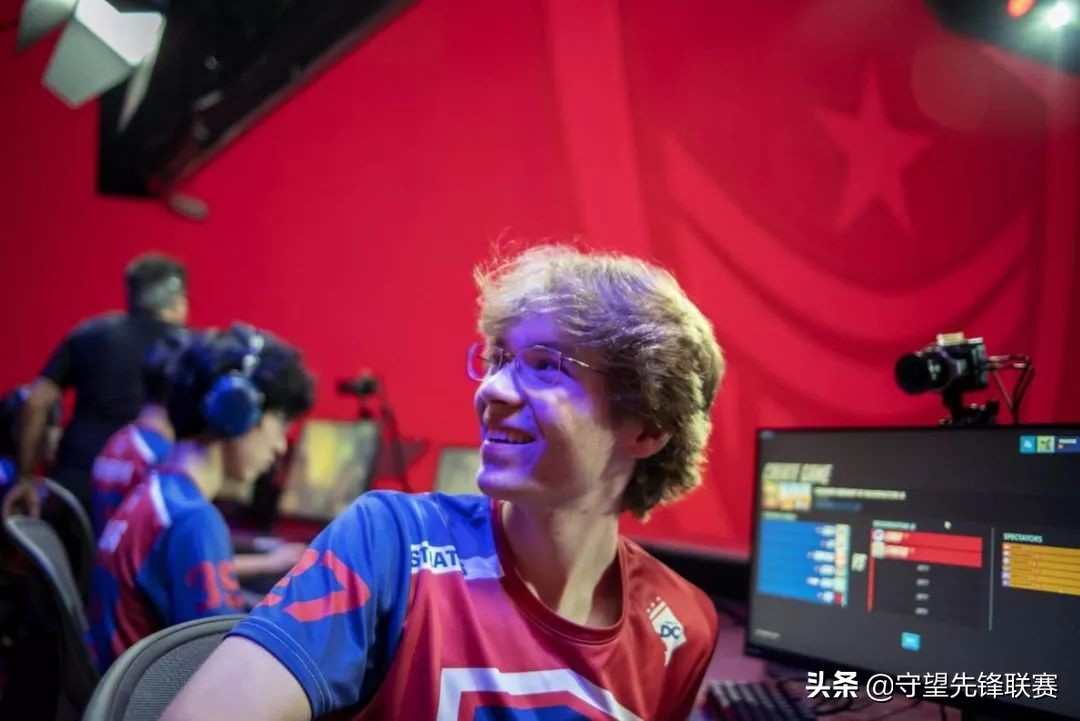 正义从天而降,正义从天而降的成语