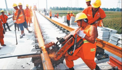 安全第一干什么都不容易,安全第一干活一定要小心