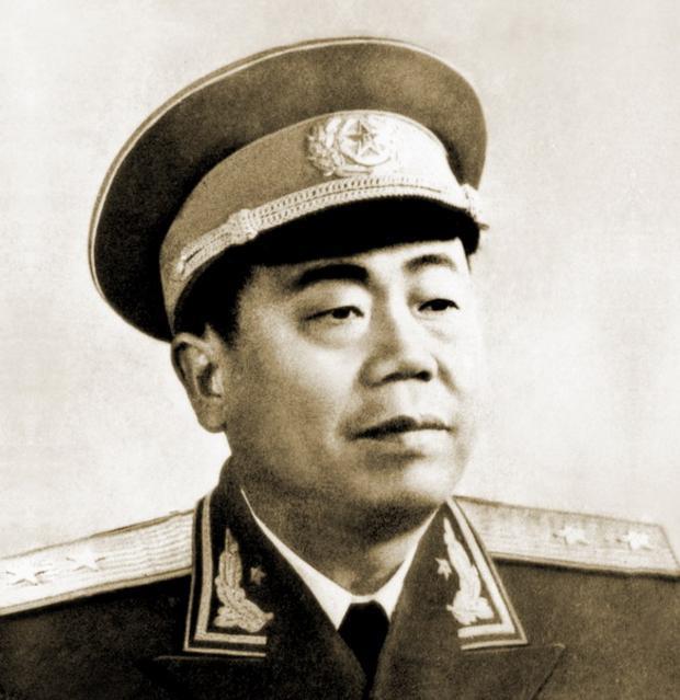 叶飞请示：是不是连美舰一起打？毛*东泽**回答：只打蒋舰，不打美舰