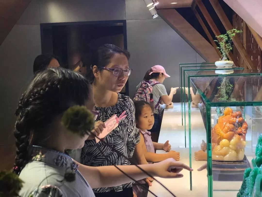 深圳红立方奇石展馆——城市中的一片自然