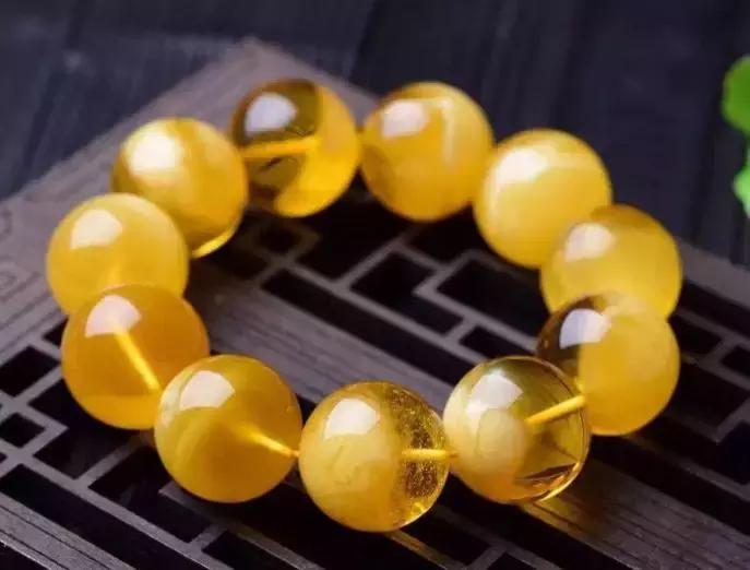 蜜蜡打灯后密密麻麻的小黑点,蜜蜡为什么有血丝纹