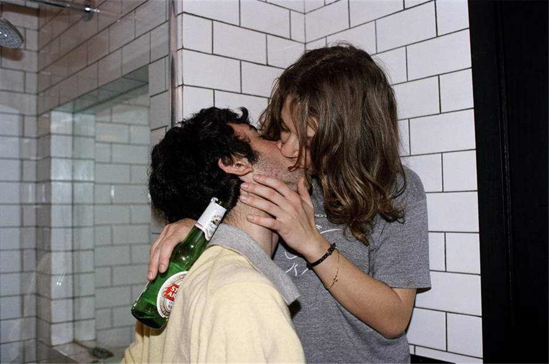 父母该不该阻挠早恋,早恋被妈发现一直阻挠怎么办