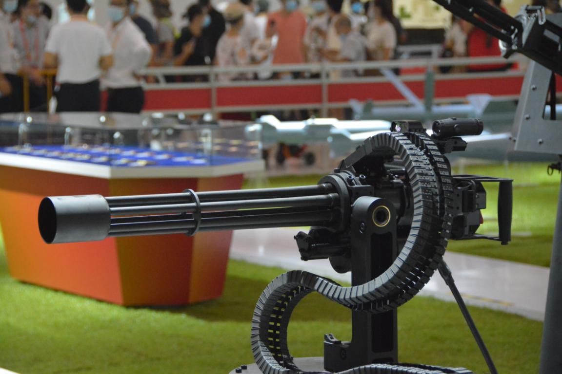 新强式机枪正面照珠海航展,珠海航展舱门机枪