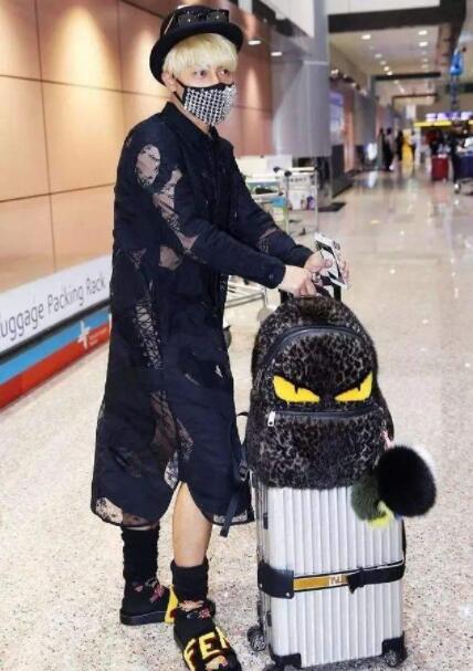 奢侈品大牌有哪些好看又好搭配双肩包？C4N搭配干货！