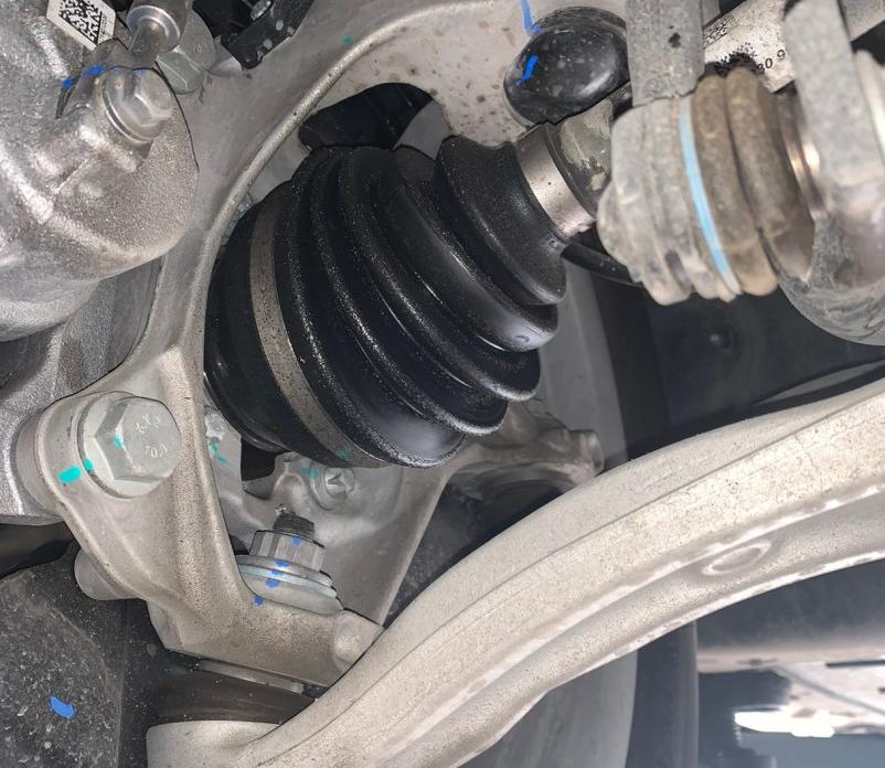 奔驰a级通病是不是漏机油,奔驰a级漏机油漏冷却液