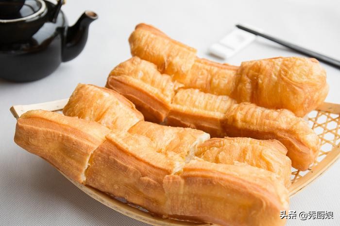 不用油条膨松剂和酵母怎么炸油条,炸油条蓬松的技巧不加泡打粉
